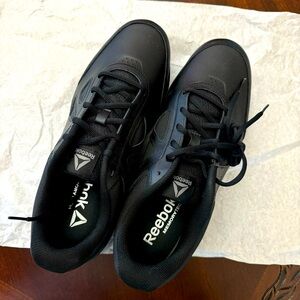 Reebok Men’s leather ultra 6 DMX max with memory foam cushion. Size 11.